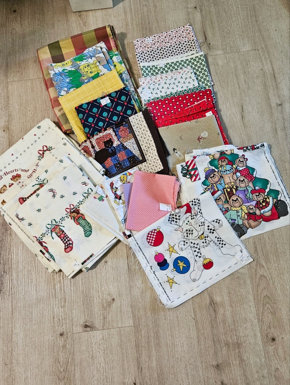 Mystery Box Fabric Box (1/4 - 2yds) Cuts (20) Yard Box - Picture 5 of 7
